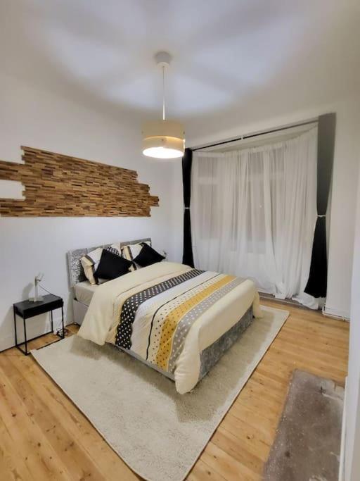 appartement style haussmannien 1 bedroom