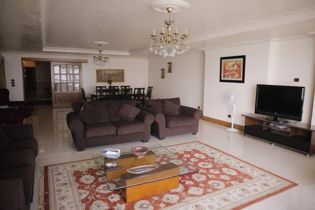 Zamalek Retreat: Premium Stay with Nile View