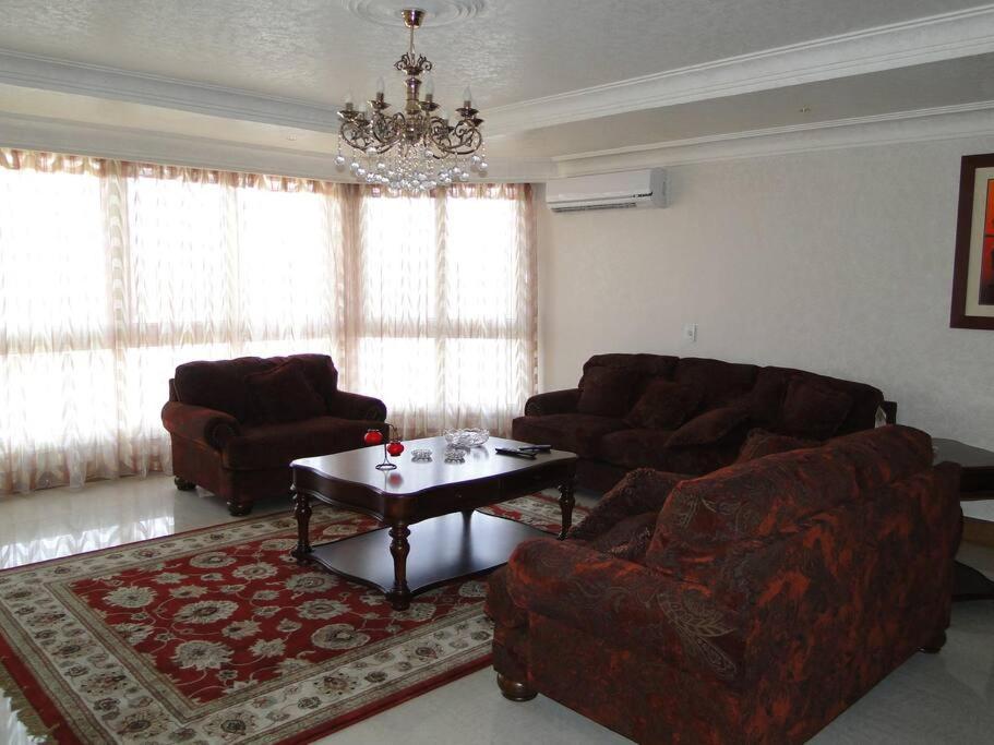 Zamalek Retreat: Premium Stay with Nile View