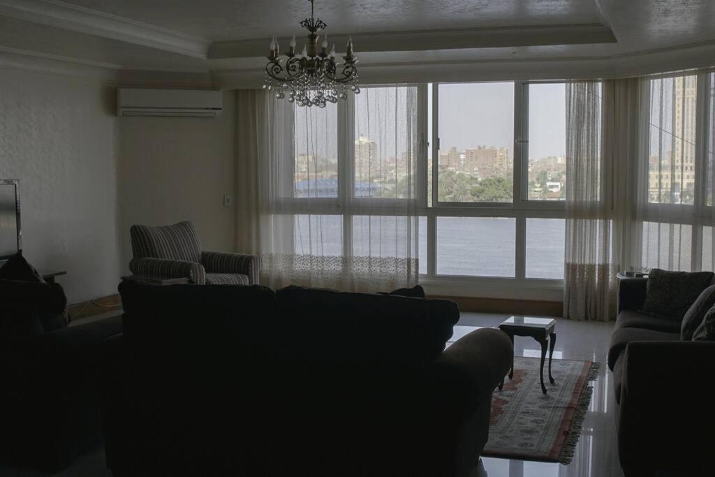 Zamalek Retreat: Premium Stay with Nile View