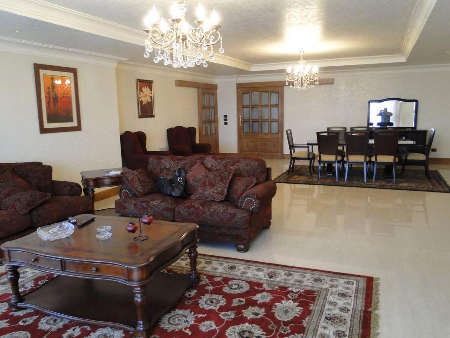Zamalek Retreat: Premium Stay with Nile View
