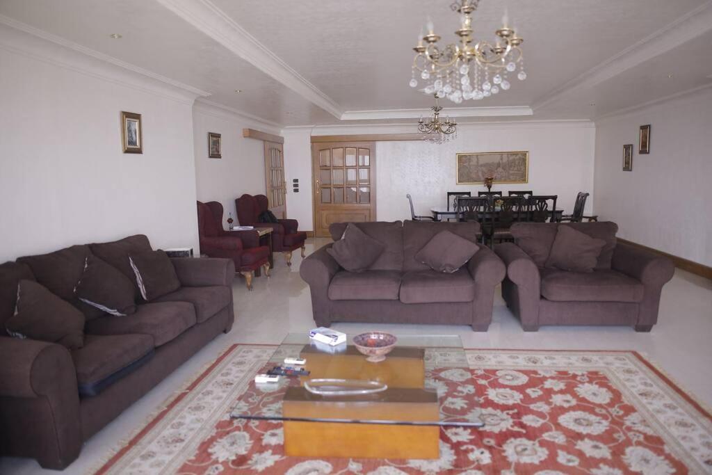 Zamalek Retreat: Premium Stay with Nile View