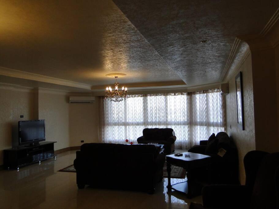 Zamalek Retreat: Premium Stay with Nile View