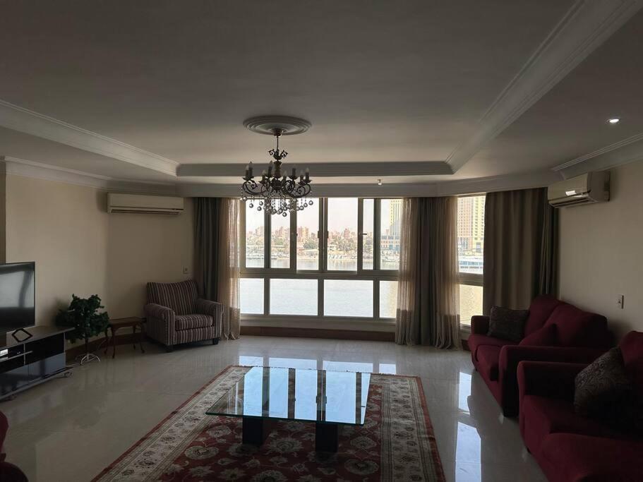 Zamalek Retreat: Premium Stay with Nile View