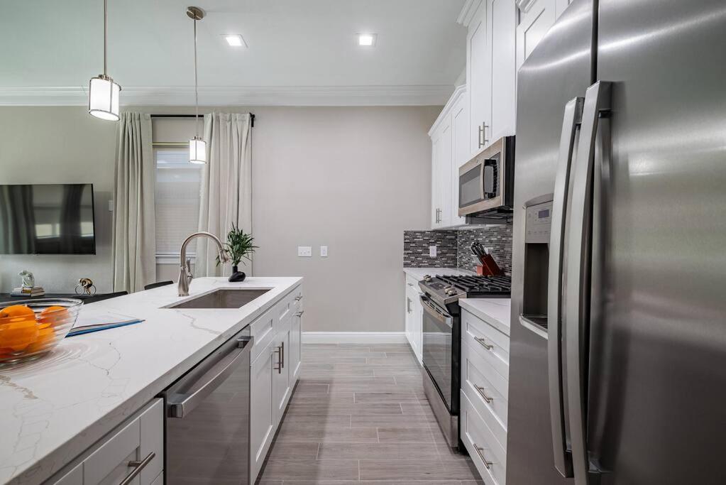 Pet OK, 10 min to Alphaland, Home Gym, Gated - Property Image 1