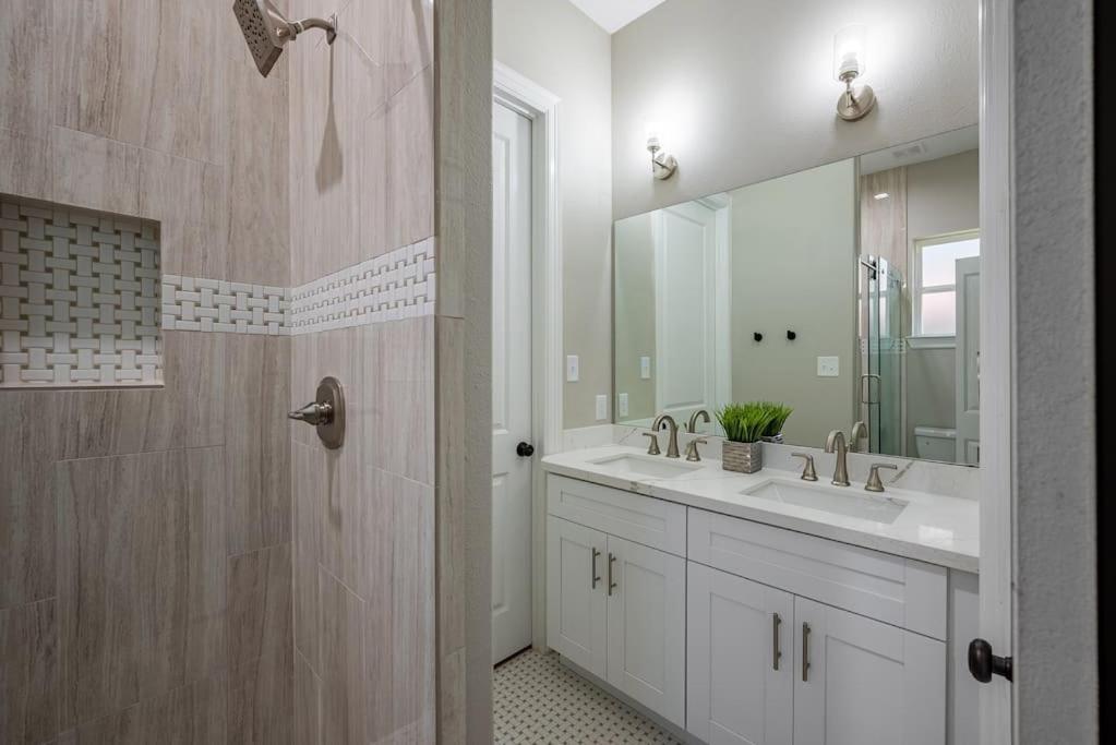 Pet OK, 10 min to Alphaland, Home Gym, Gated - Property Image 8