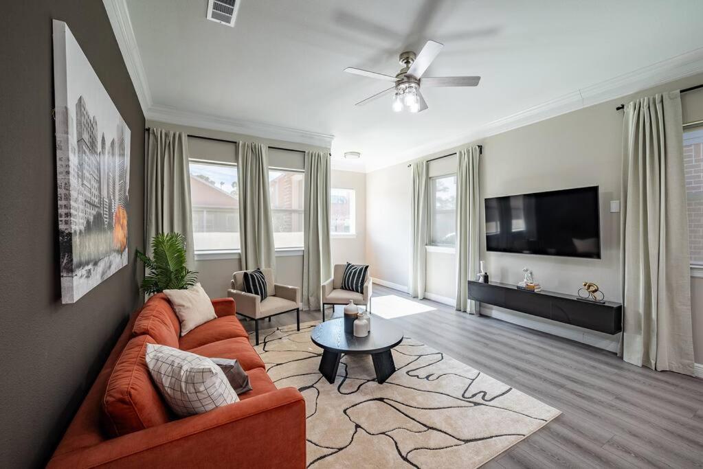 Pet OK, 10 min to Alphaland, Home Gym, Gated - Property Image 5