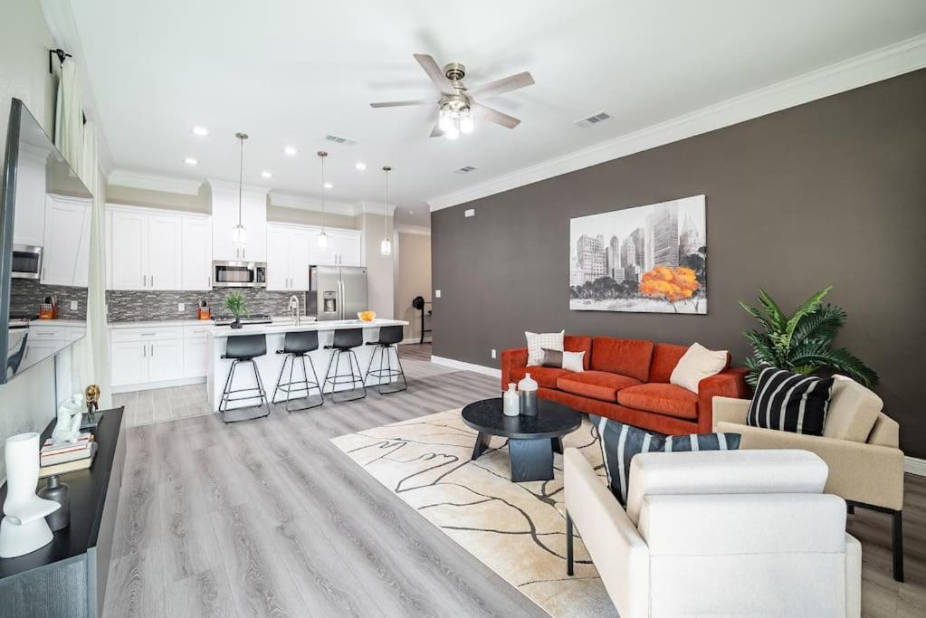 Pet OK, 10 min to Alphaland, Home Gym, Gated - Property Image 3