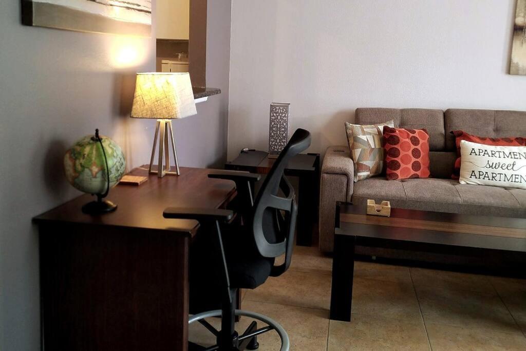 Affordable Condo 3 miles from Disney and Golf!