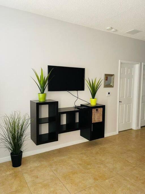 Affordable Condo 3 miles from Disney and Golf!