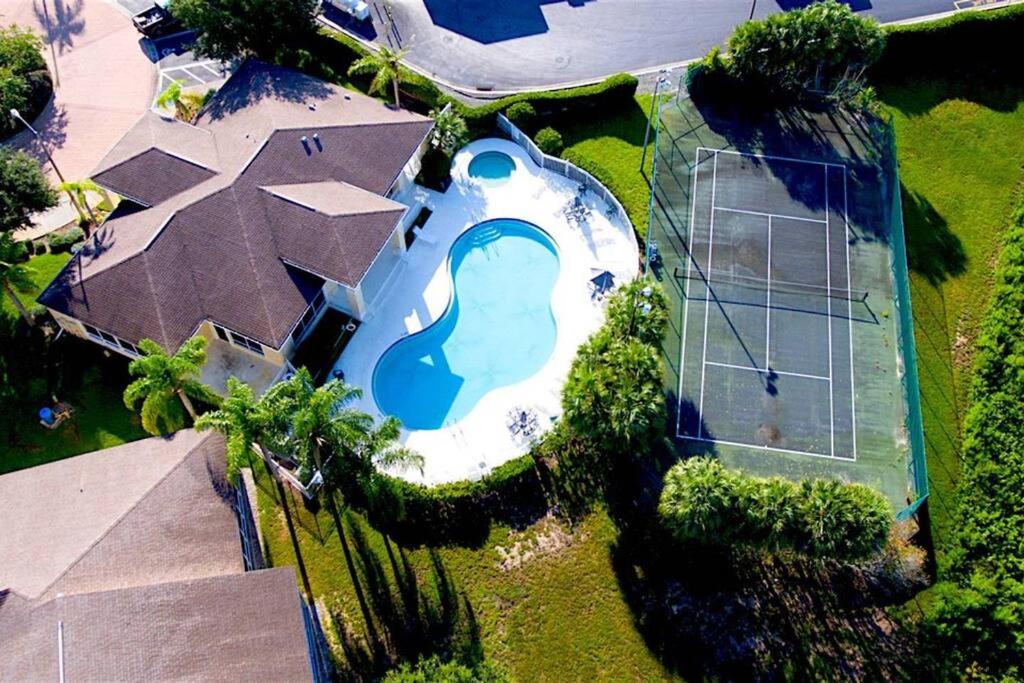 Affordable Condo 3 miles from Disney and Golf!