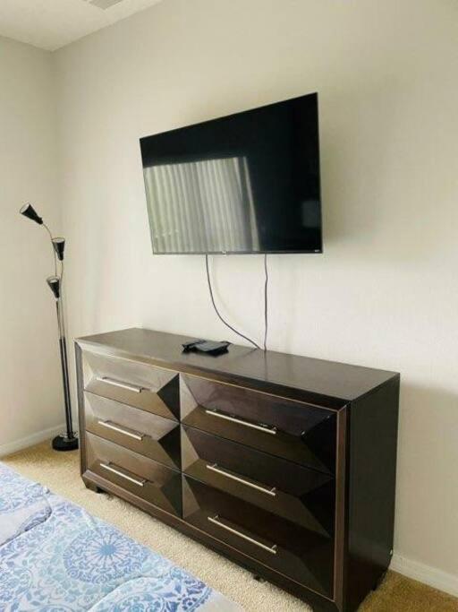 Affordable Condo 3 miles from Disney and Golf!