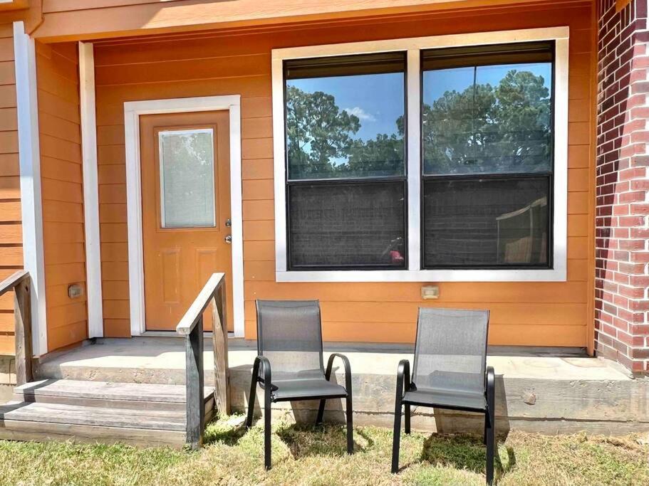 King bed in gated community, 1300 sqft home view 2