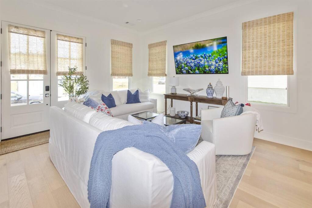 Oxford The Bluebonnet Luxury Home view 4
