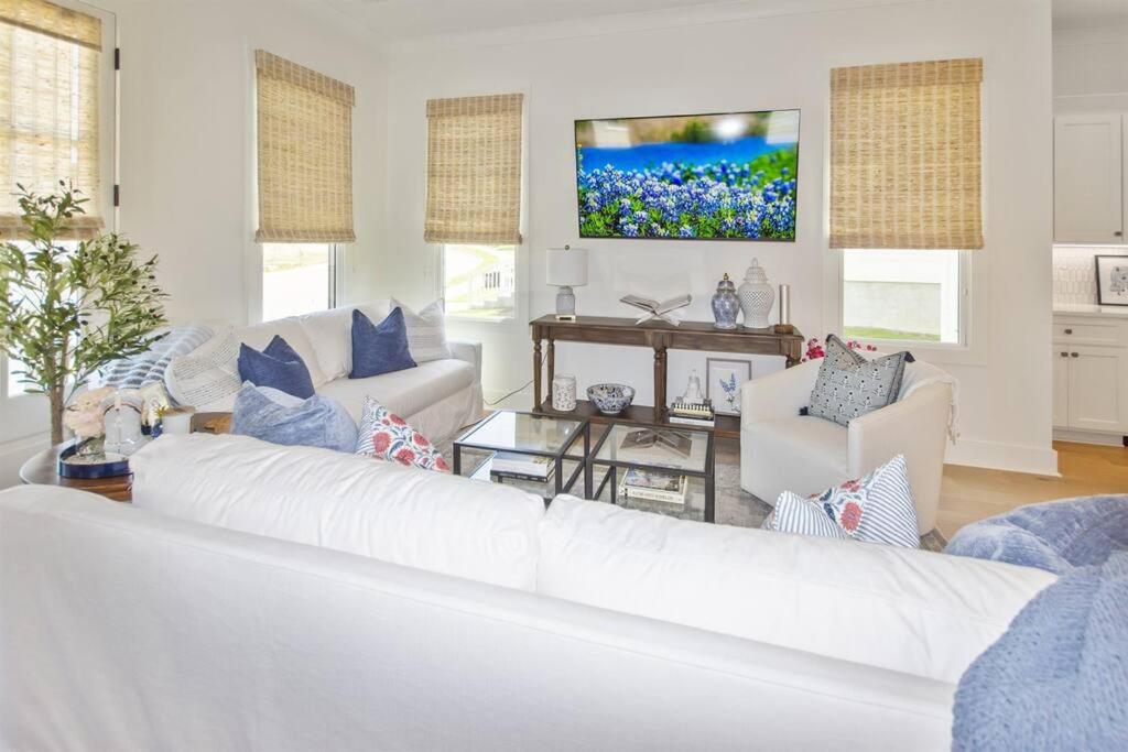 Oxford The Bluebonnet Luxury Home view 2