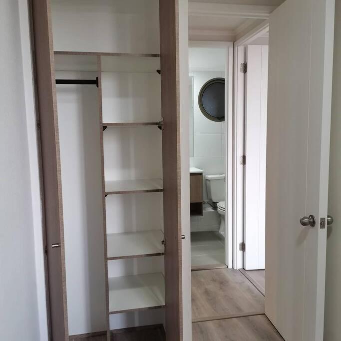 Habitación para estudiantes cercano al Metro L1