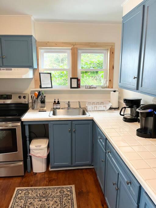 Catskills Quaint Cottage with Peloton Minutes from Hiking view 4