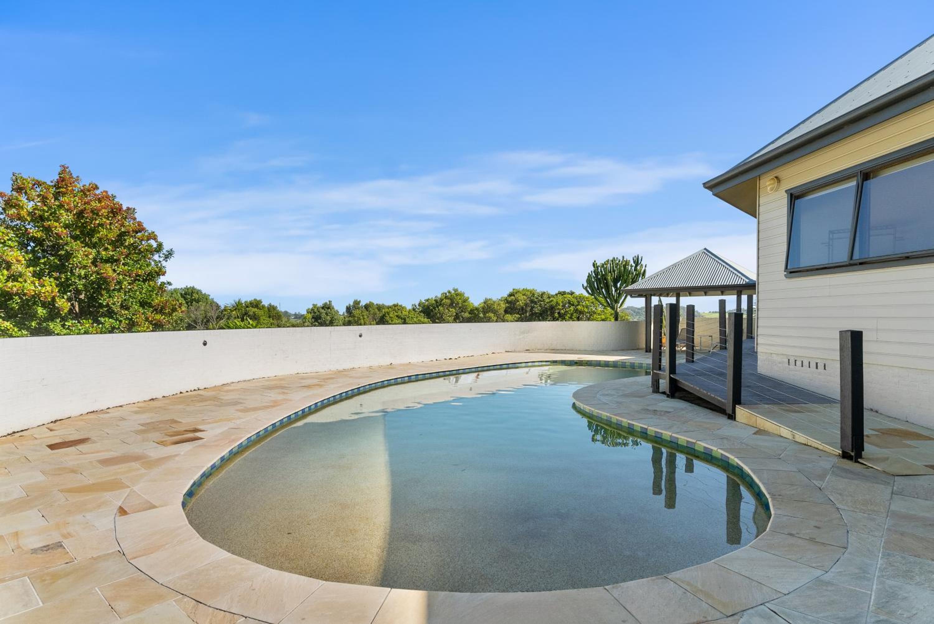 Byron Bay Hinterland Breeze 2bed & pool