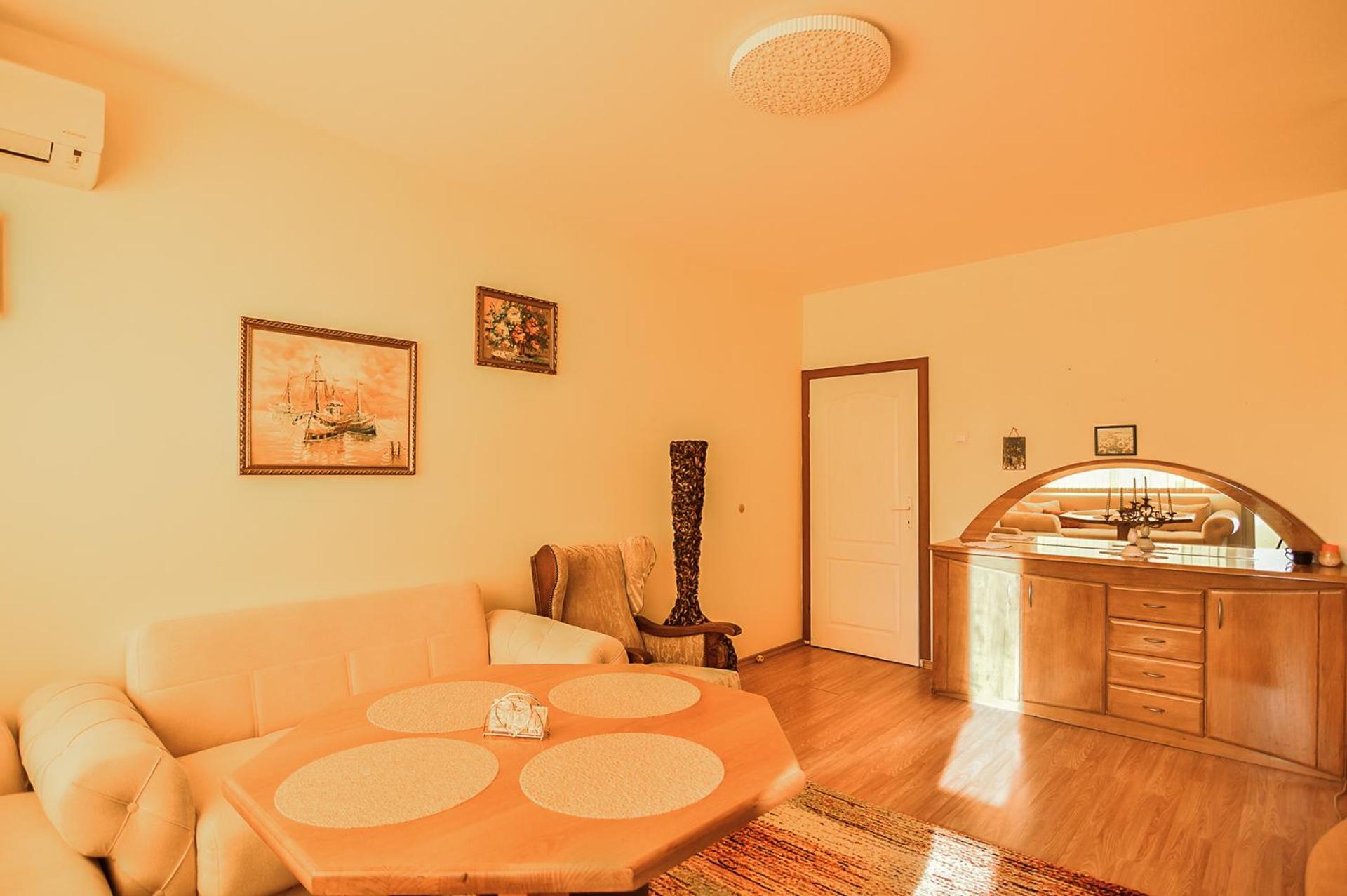 Cozy flat for 3 on a Budget