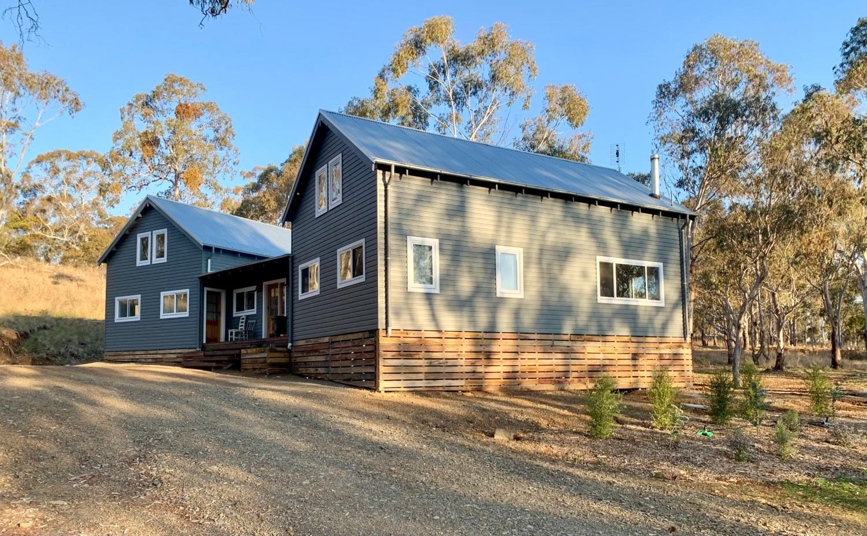 Summit House Armidale - 2 or 4 Bedrooms