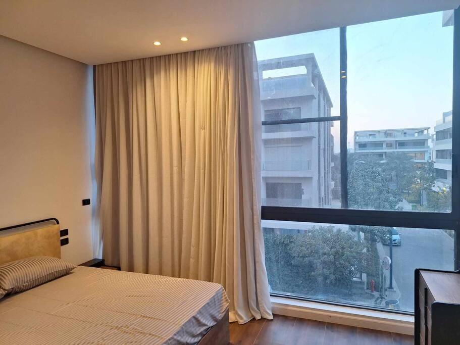 Luxurious Lake View Flat view 3