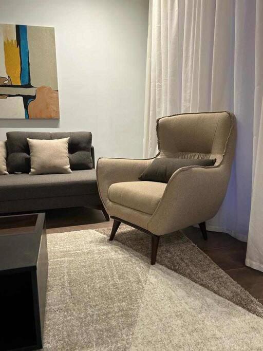 Luxurious Lake View Flat view 4