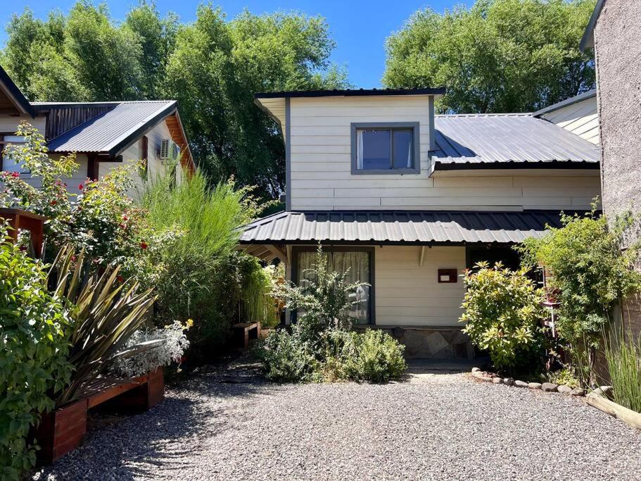 Casa con jardín en barrio tranquilo