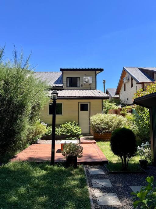 Casa con jardín en barrio tranquilo
