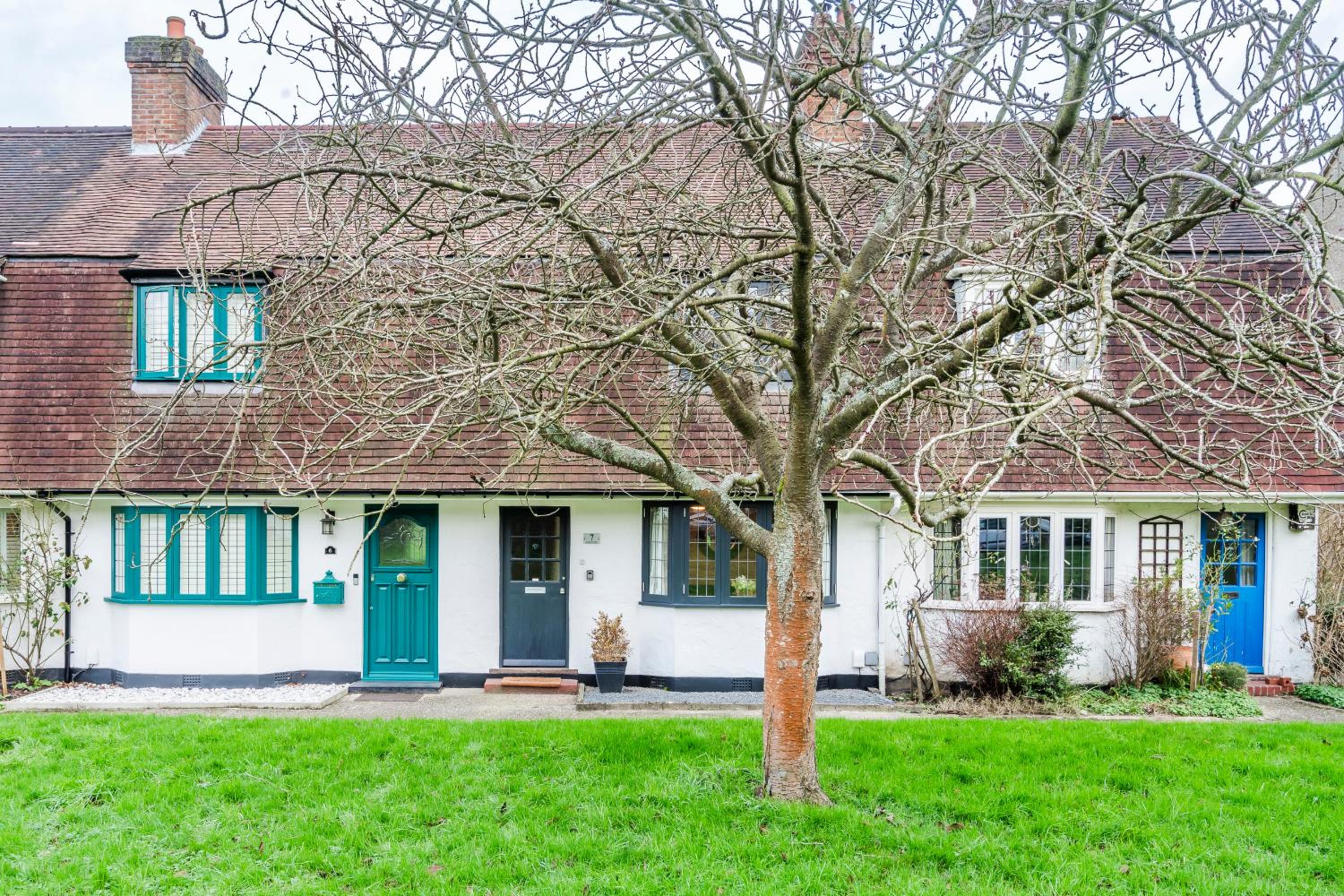 Cozy 3 Bedroom Terrace Cottage in Epsom