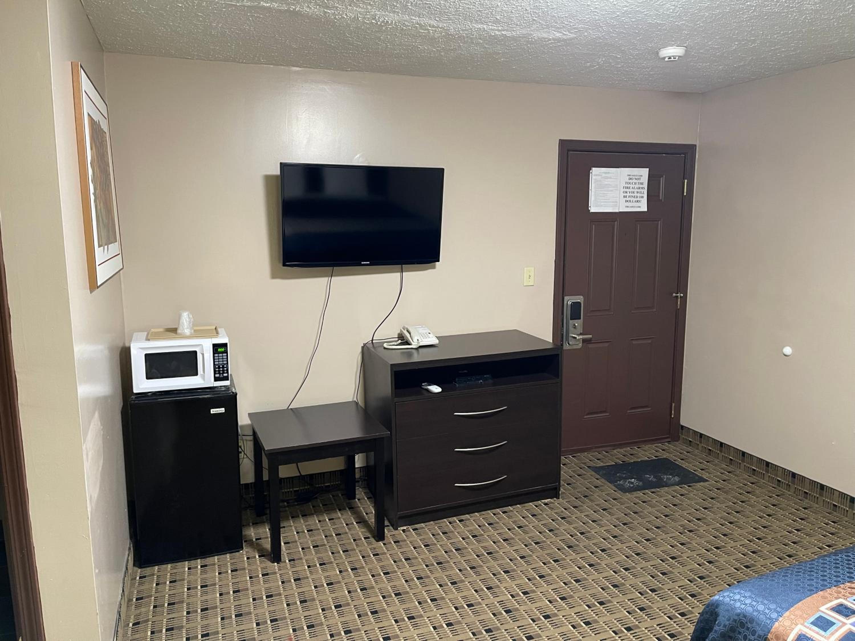 Economy Inn & Suites