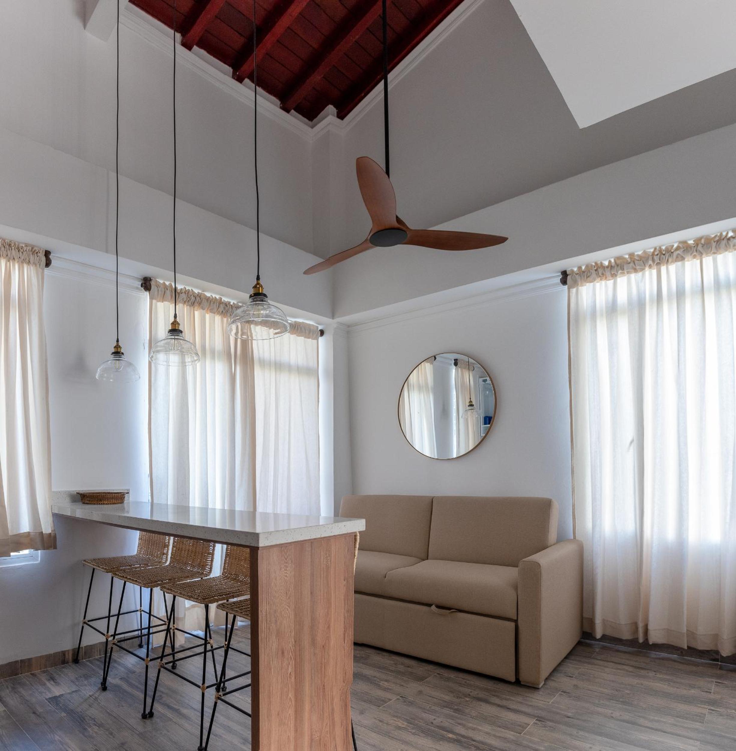 Cómodo apartamento con vista al mar y la montaña