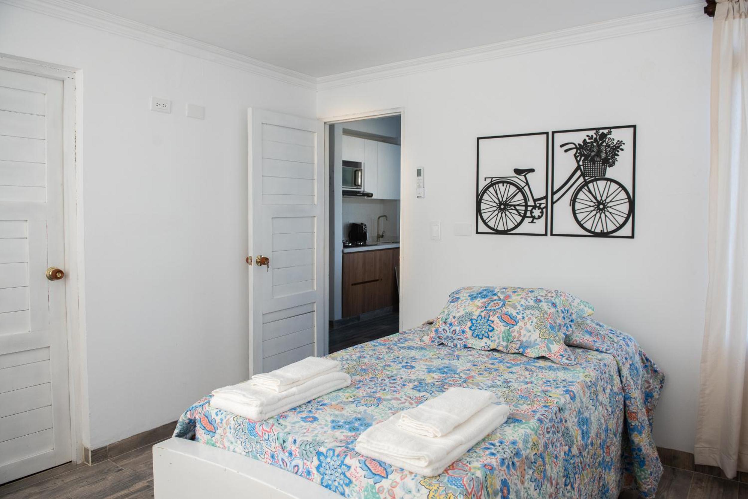 Cómodo apartamento con vista al mar y la montaña