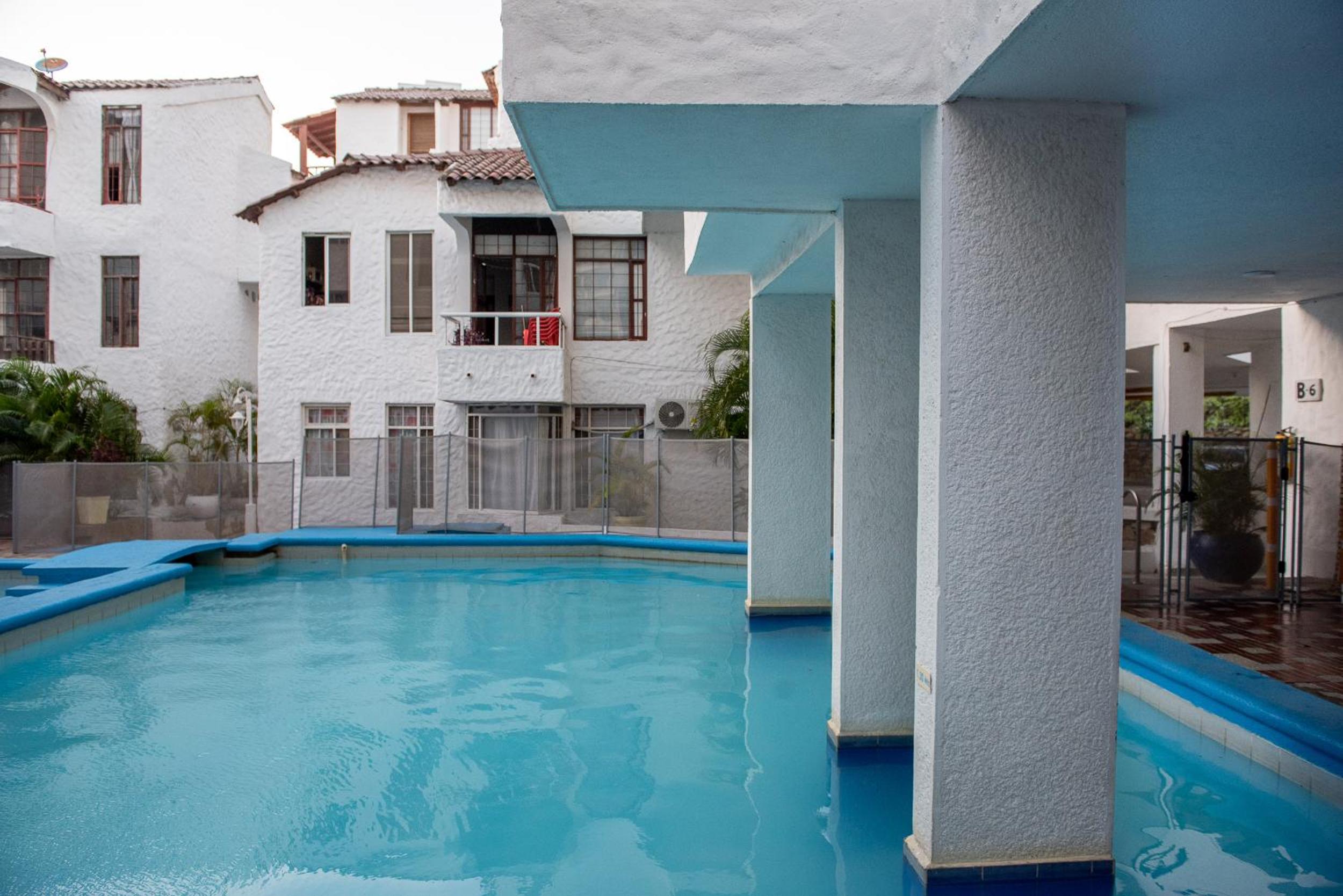 Cómodo apartamento con vista al mar y la montaña