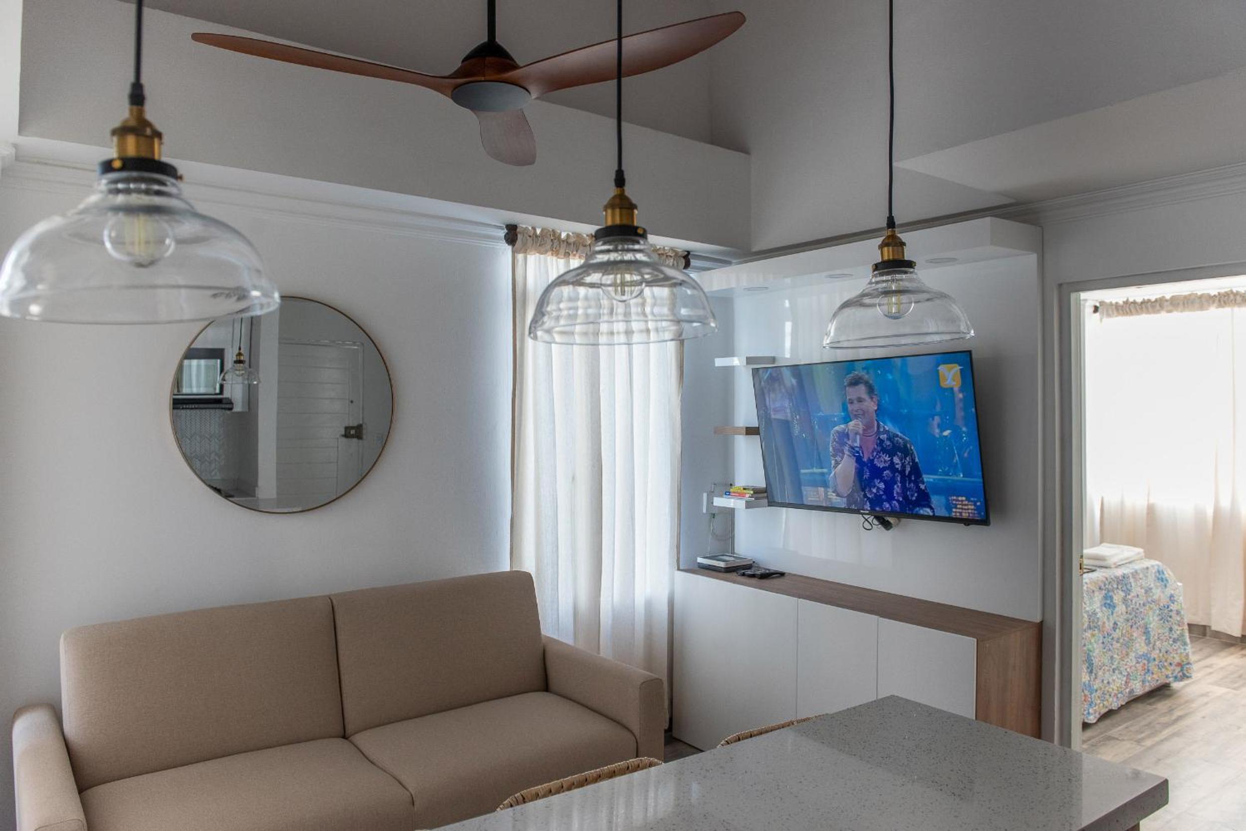 Cómodo apartamento con vista al mar y la montaña