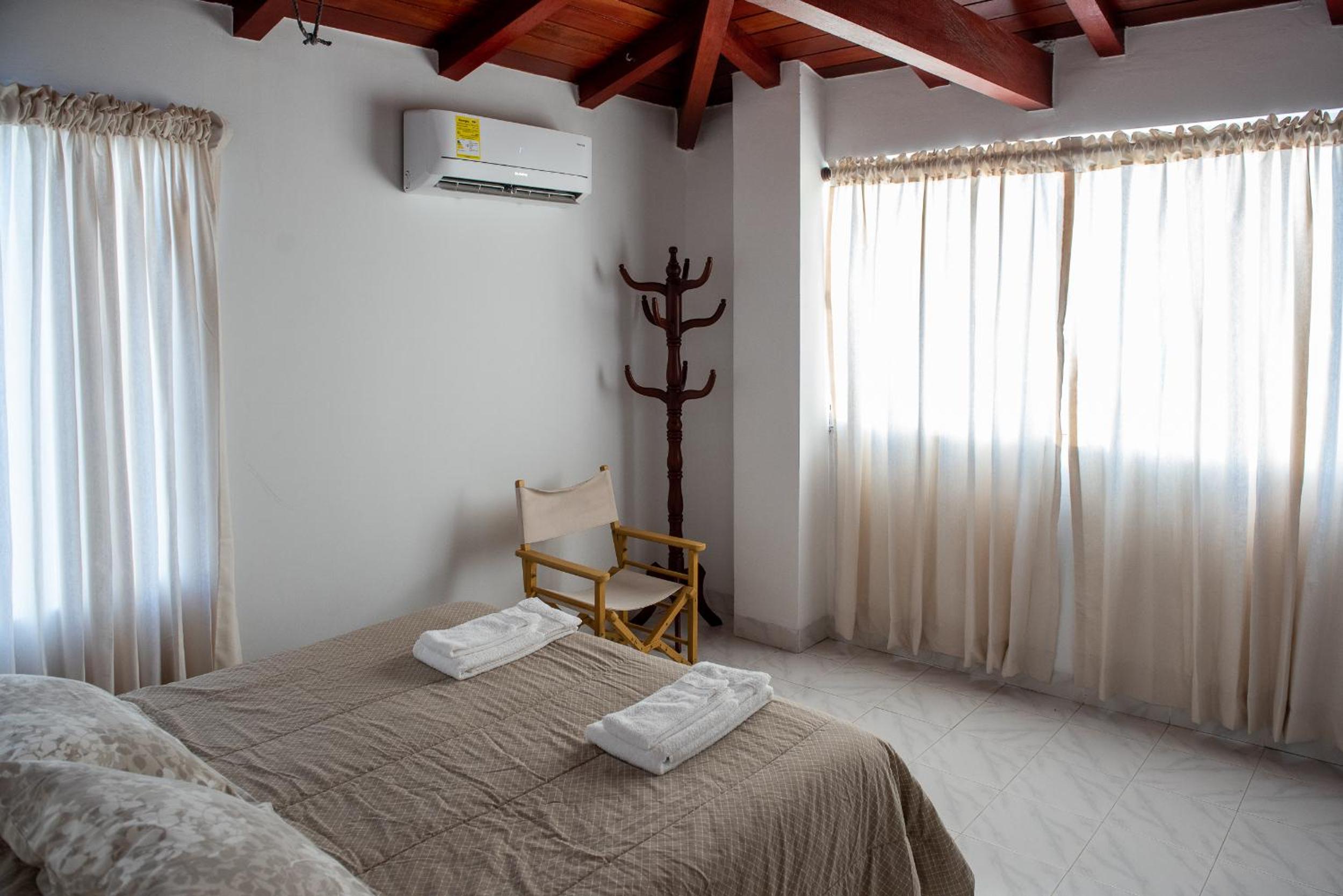 Cómodo apartamento con vista al mar y la montaña