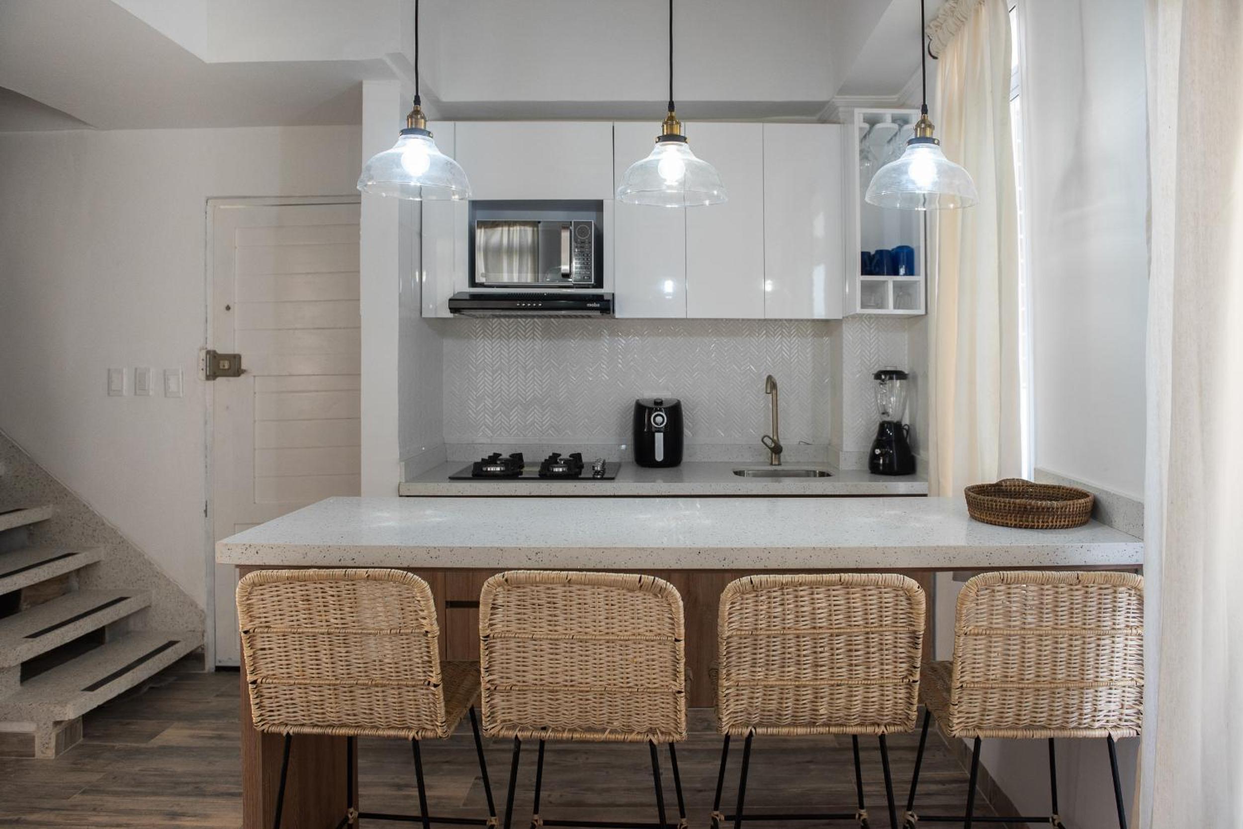 Cómodo apartamento con vista al mar y la montaña