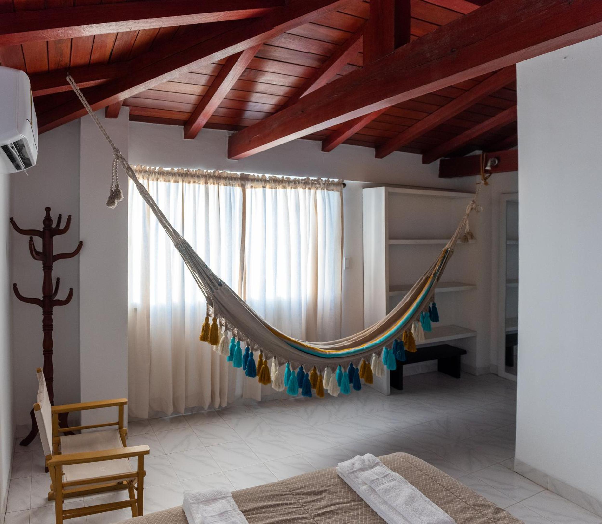 Cómodo apartamento con vista al mar y la montaña