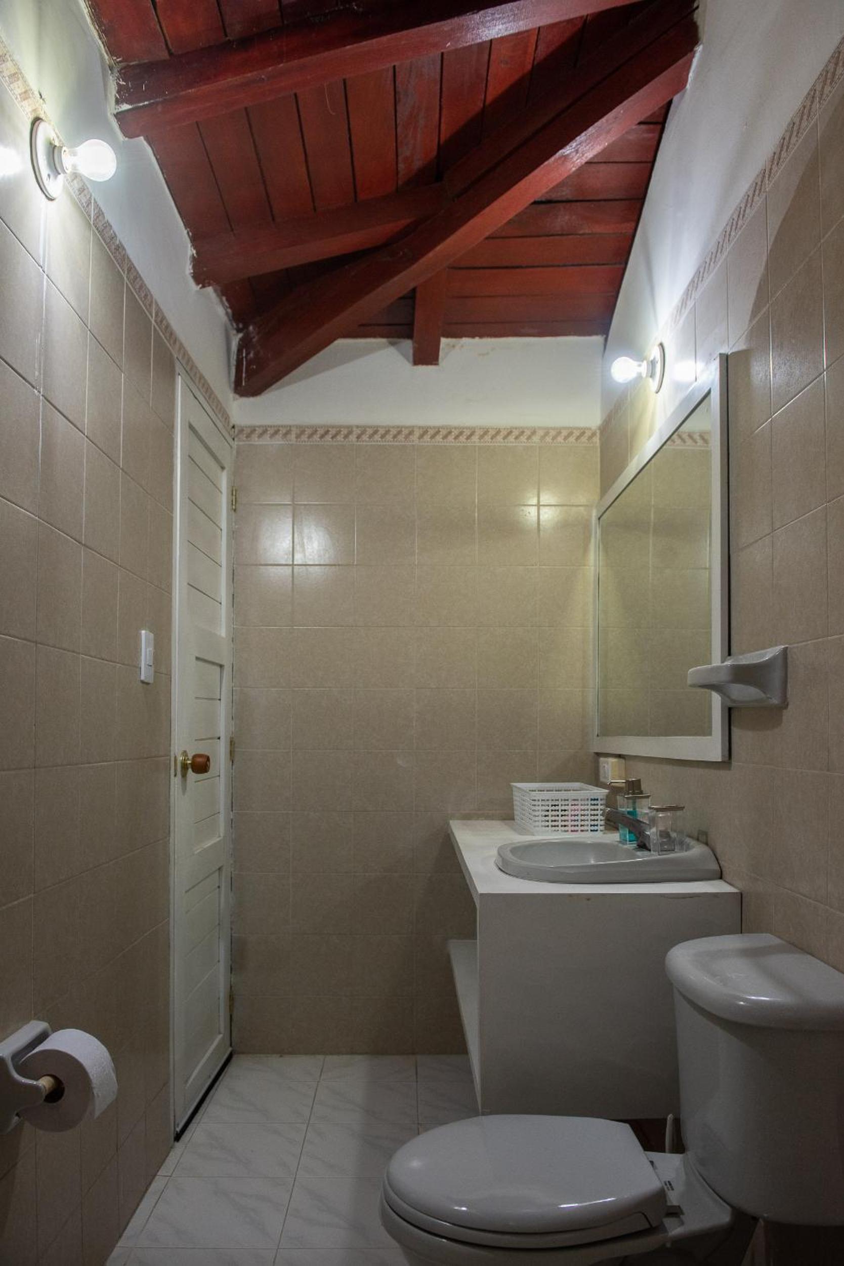 Cómodo apartamento con vista al mar y la montaña
