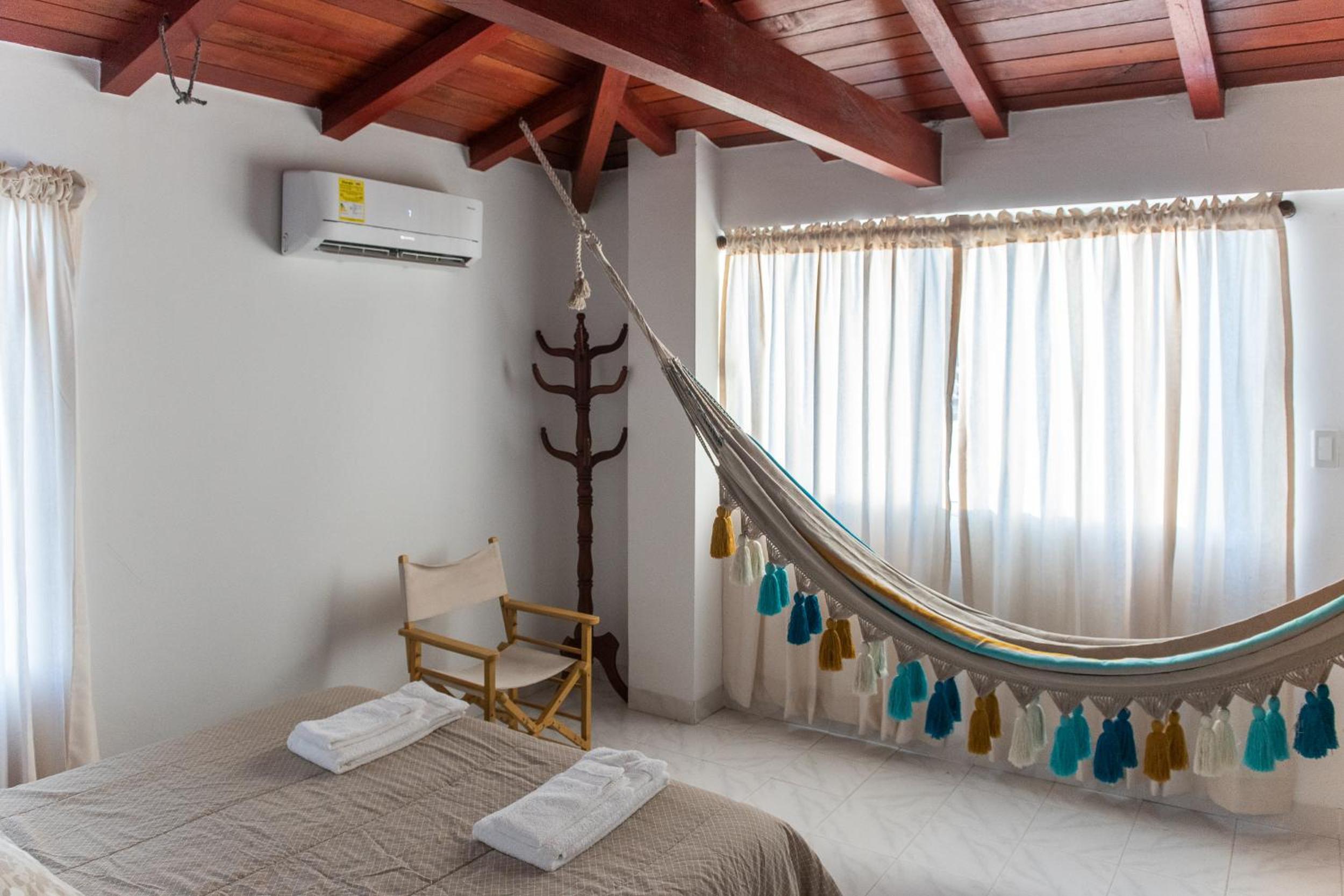 Cómodo apartamento con vista al mar y la montaña