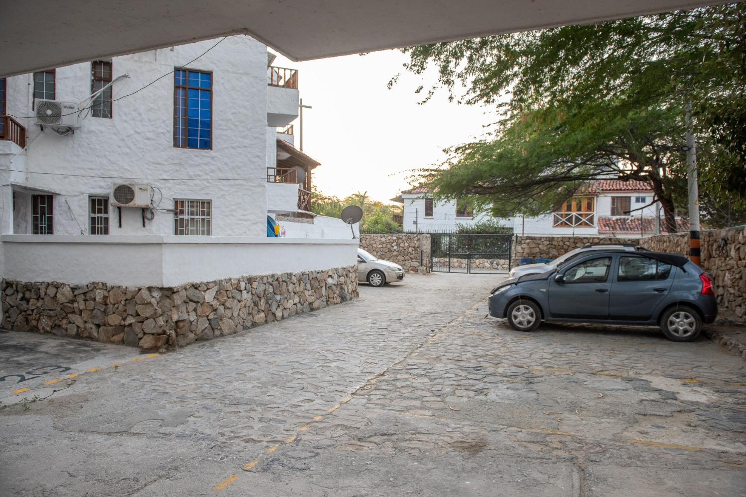Cómodo apartamento con vista al mar y la montaña