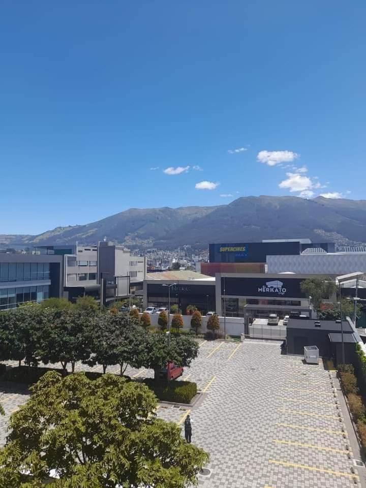 Departamento Amoblado en Quito Norte, sector la Udla Universidad Av Granados