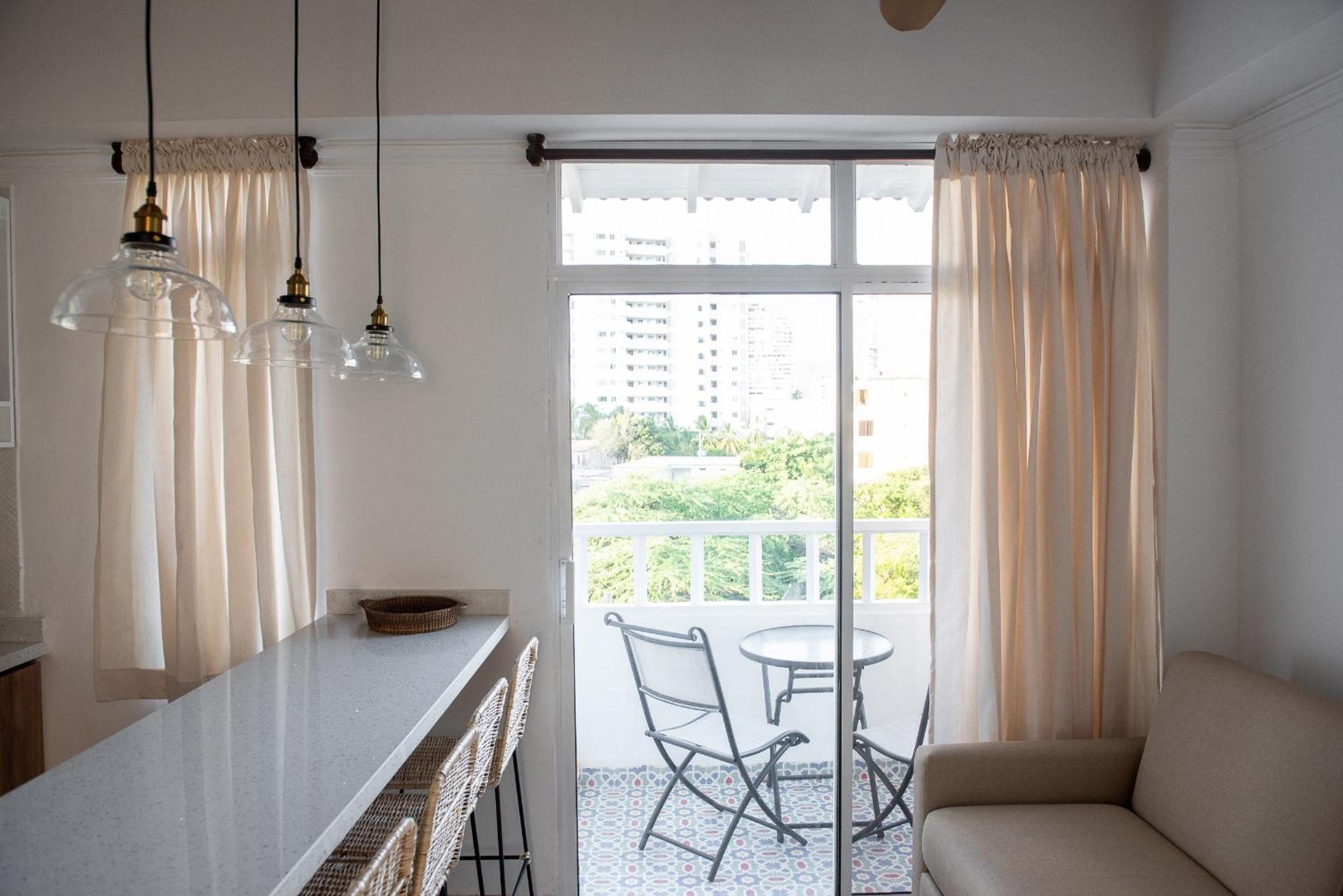 Cómodo apartamento con vista al mar y la montaña