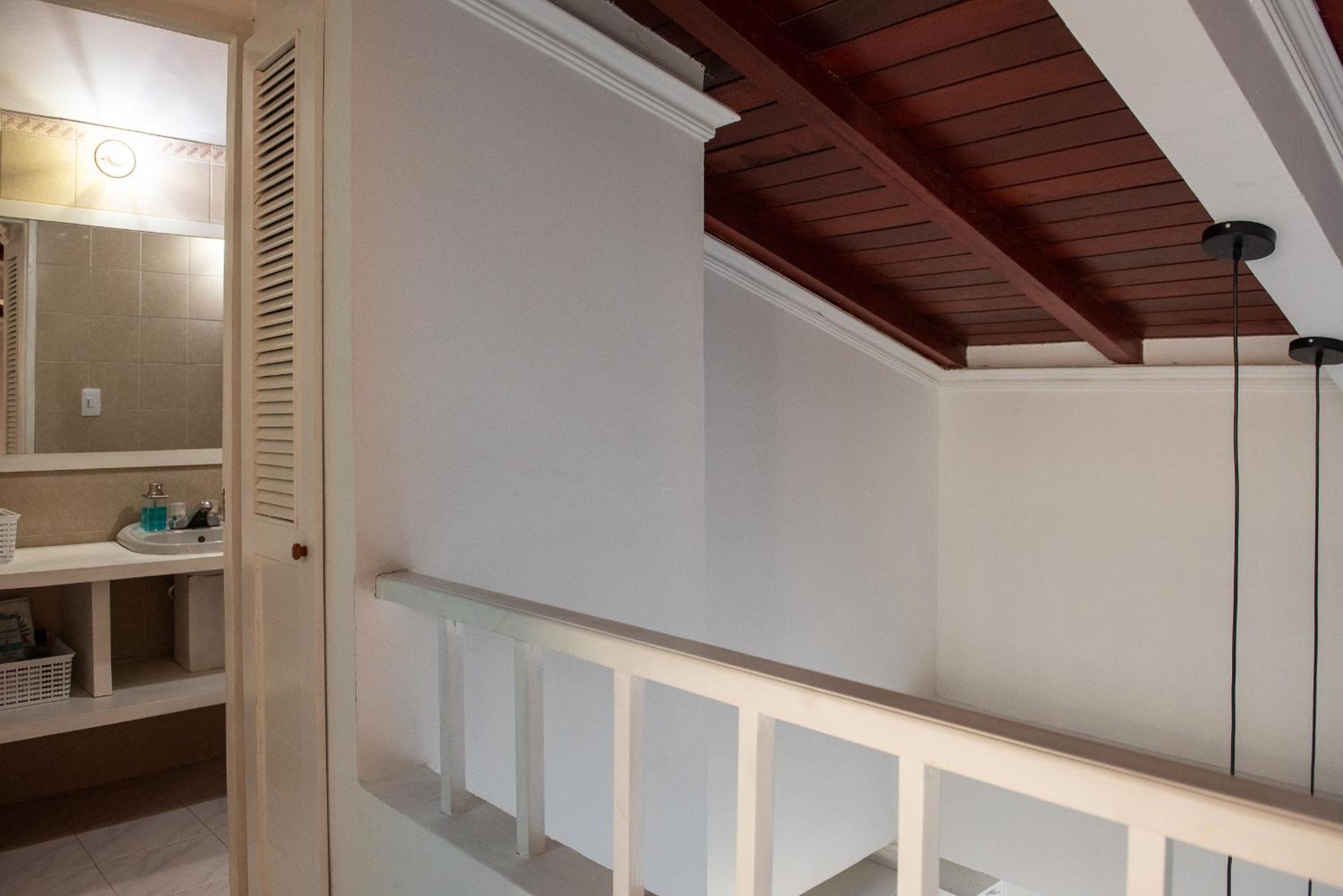 Cómodo apartamento con vista al mar y la montaña