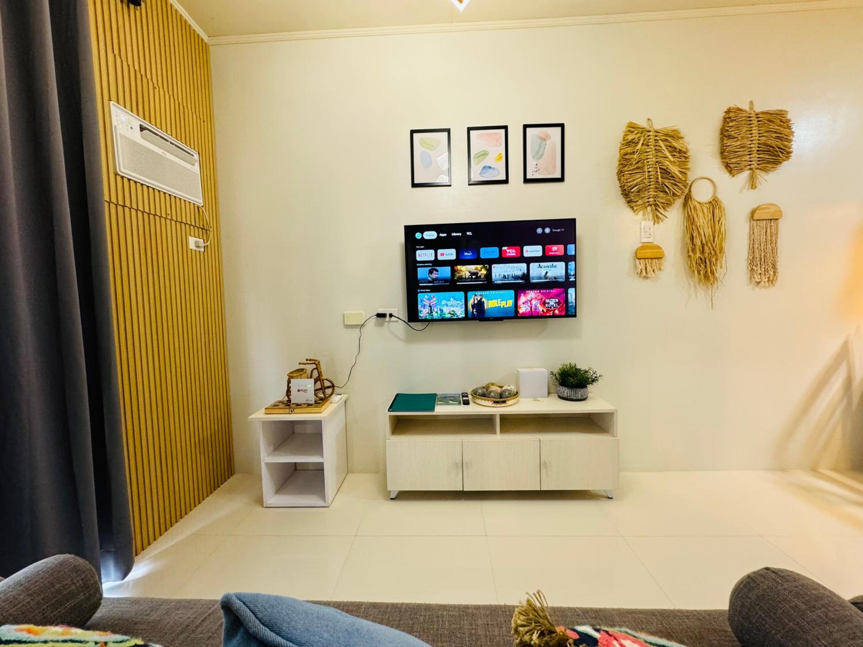 1 Bedroom Suite Condo with Balcony, Swimming Pool and Gym view 3