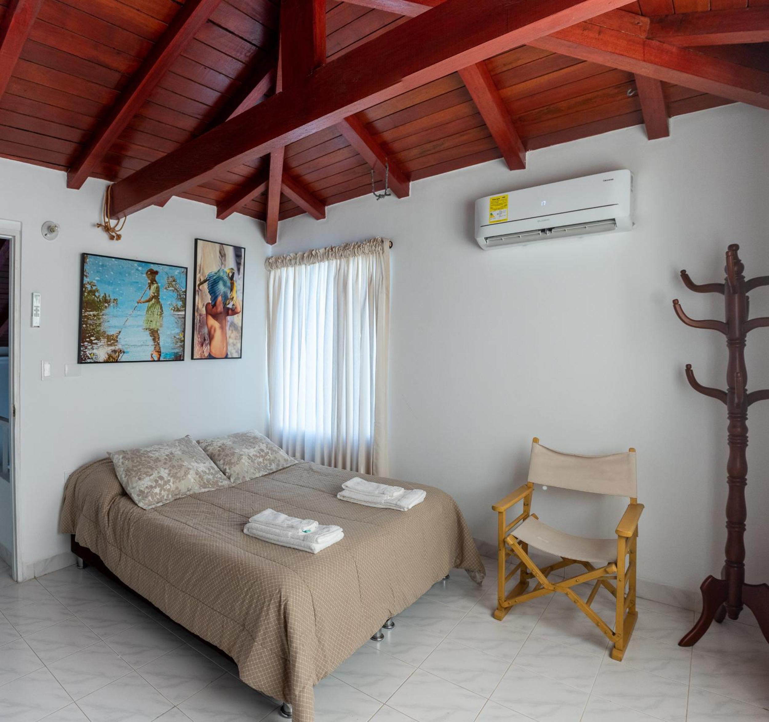 Cómodo apartamento con vista al mar y la montaña