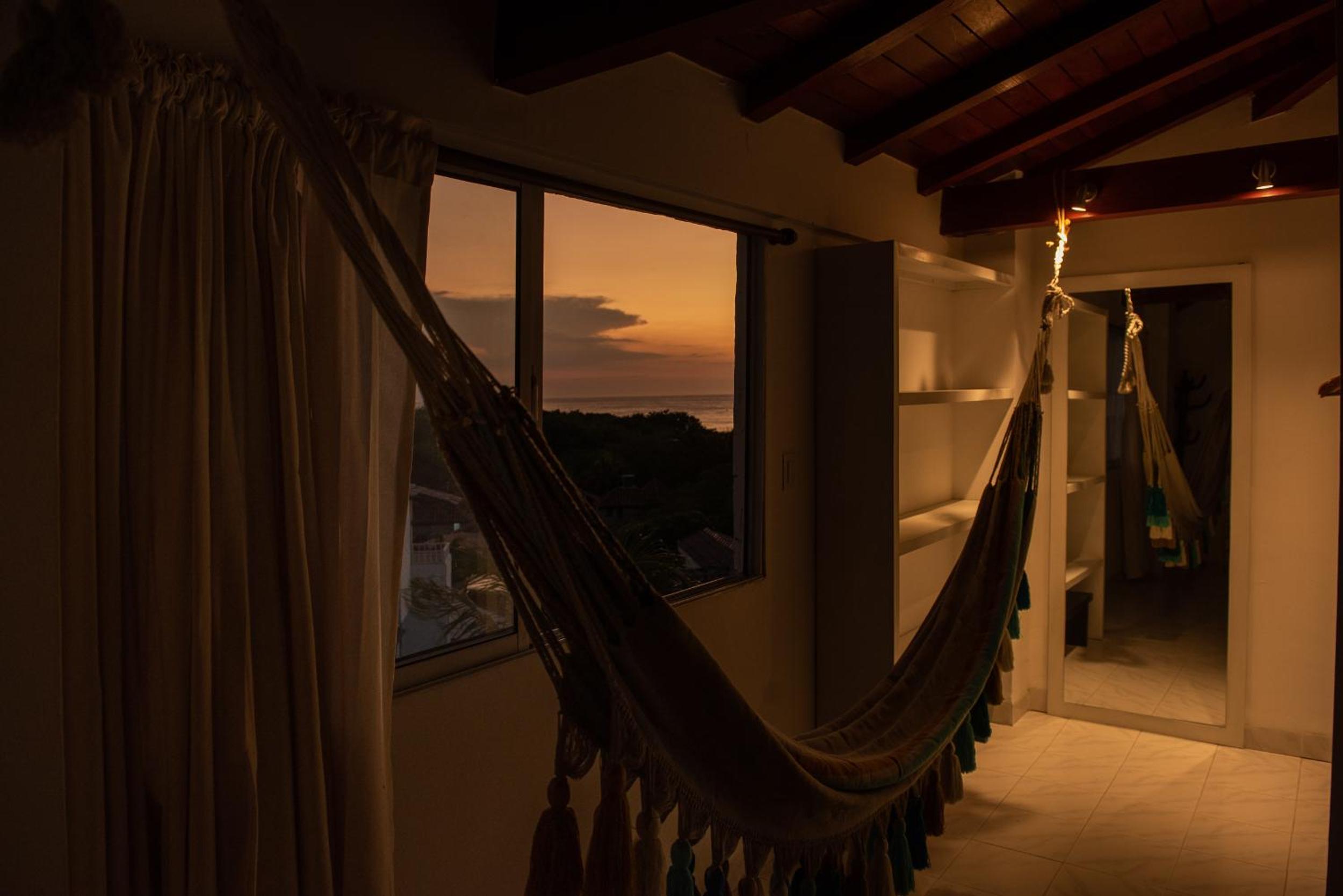 Cómodo apartamento con vista al mar y la montaña