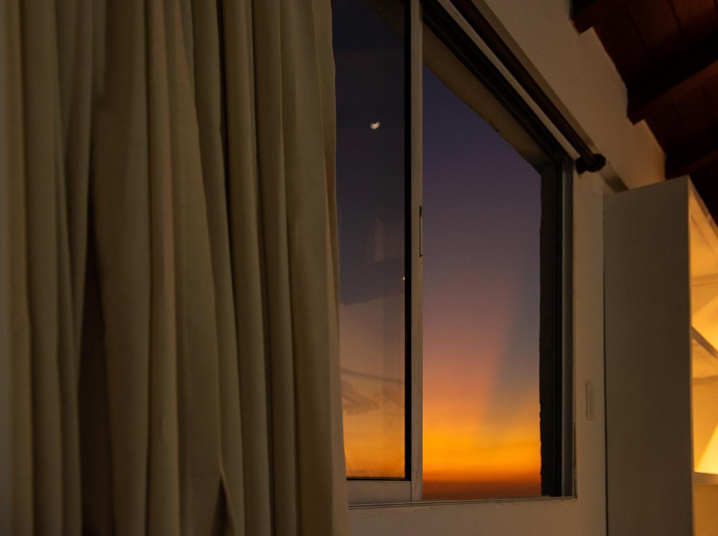 Cómodo apartamento con vista al mar y la montaña
