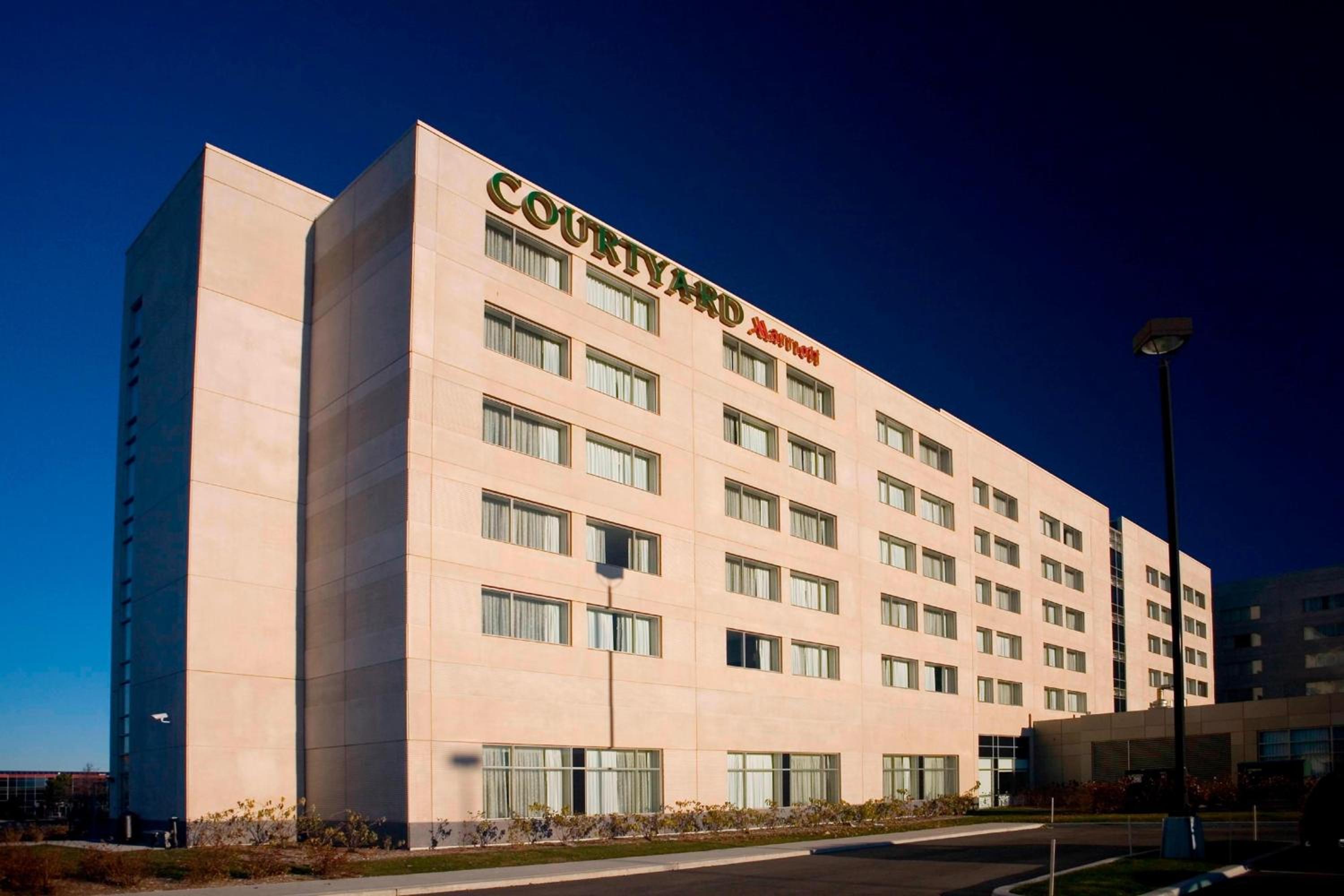 Montreal Vacations - Courtyard by Marriott Montreal Airport - Property Image 1
