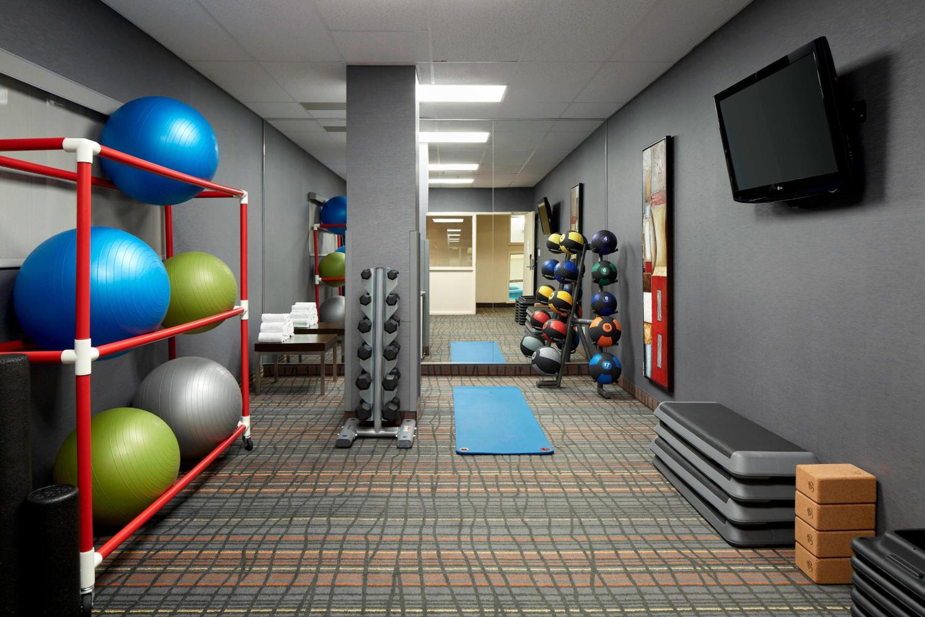 Montreal Vacations - Courtyard by Marriott Montreal Airport - Property Image 2