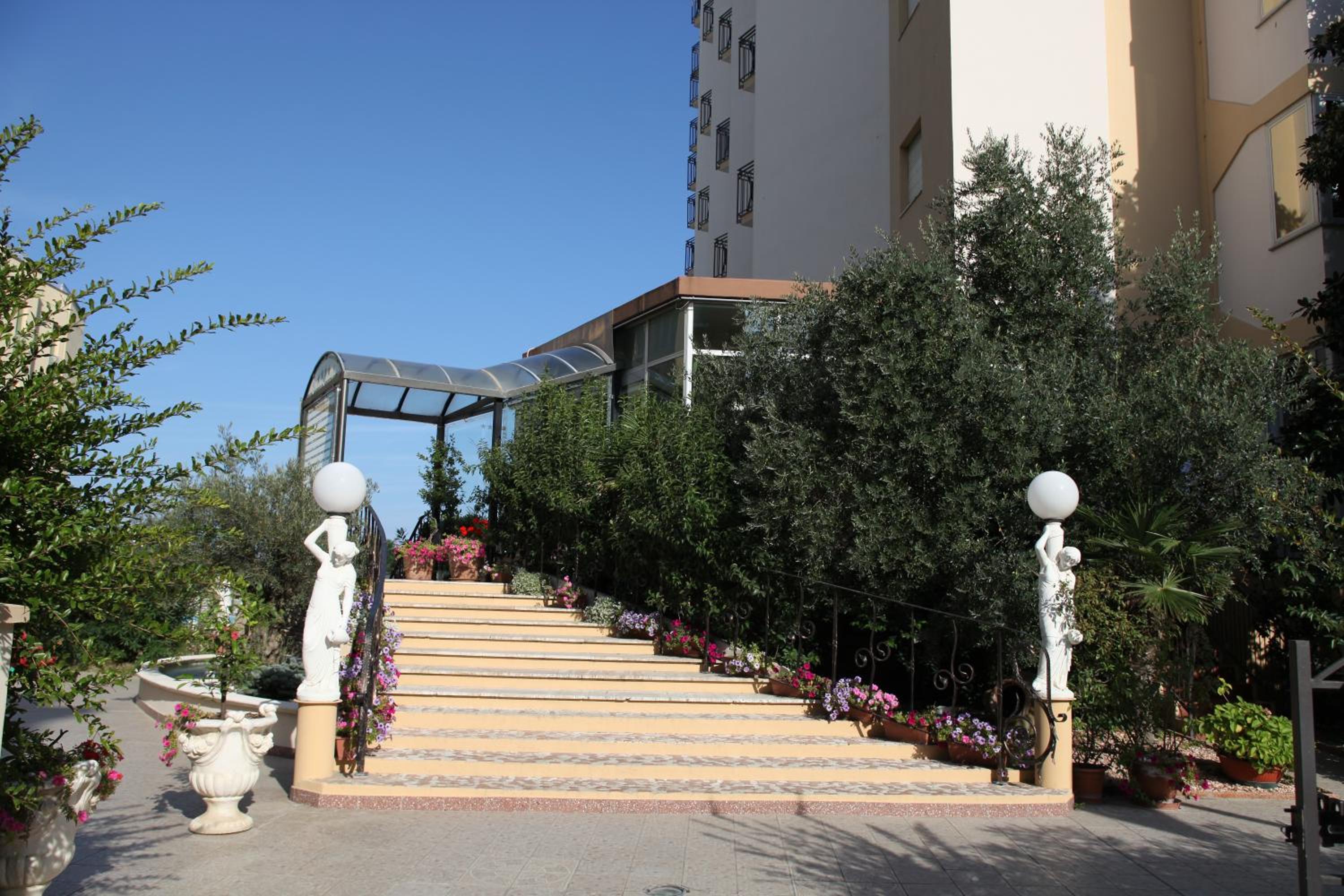 Hotel Plaza view 3